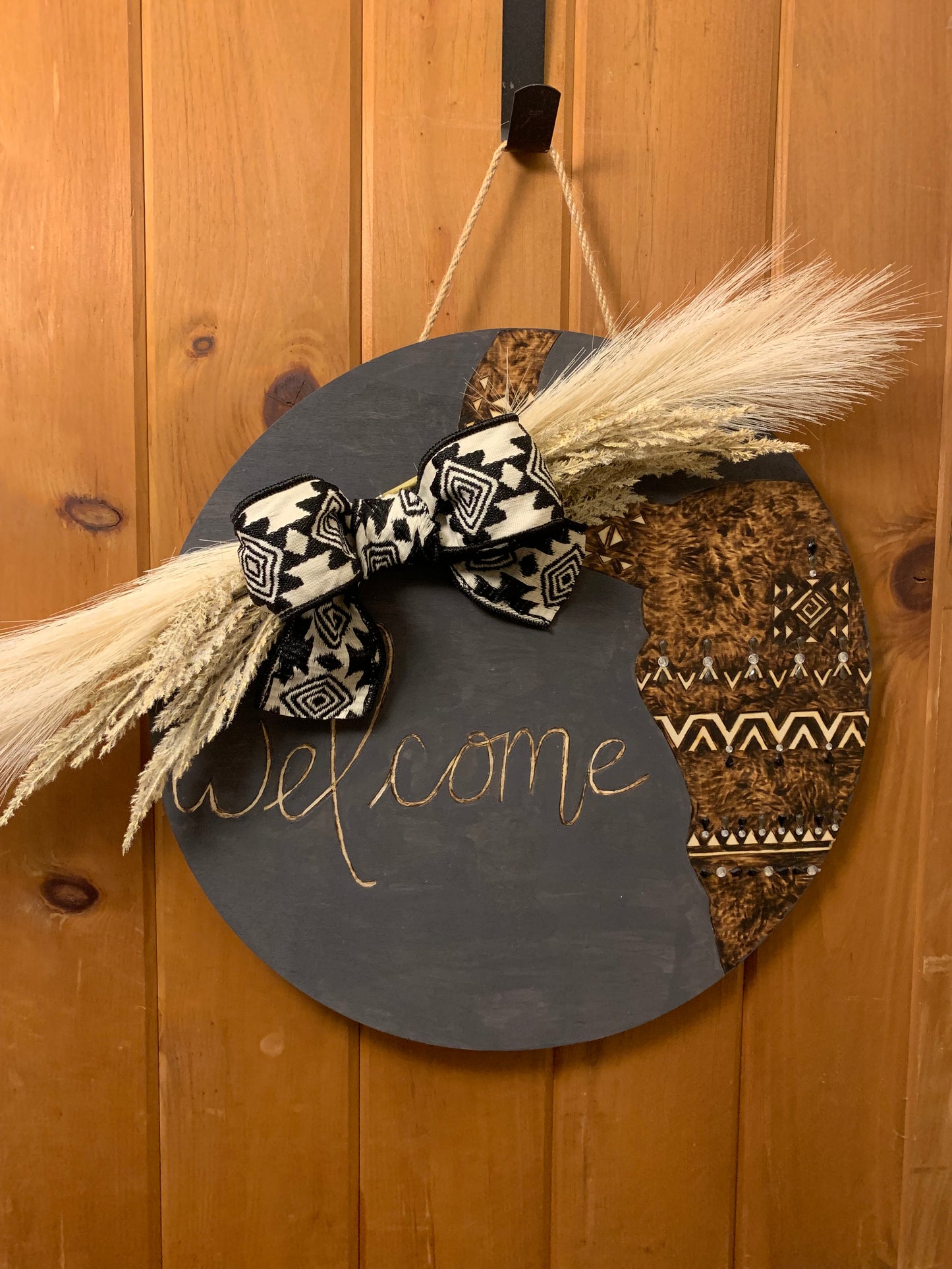 Steer head door hanger